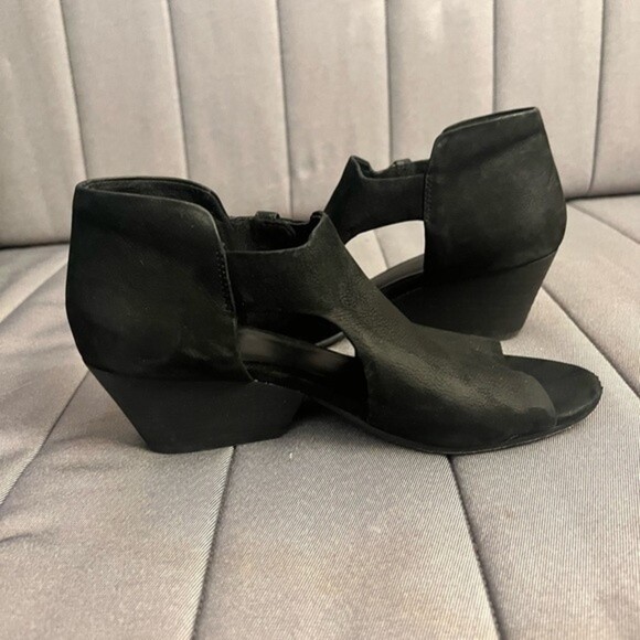 Eileen Fisher Iris Cutout Leather Heel Sandals - Picture 5 of 9